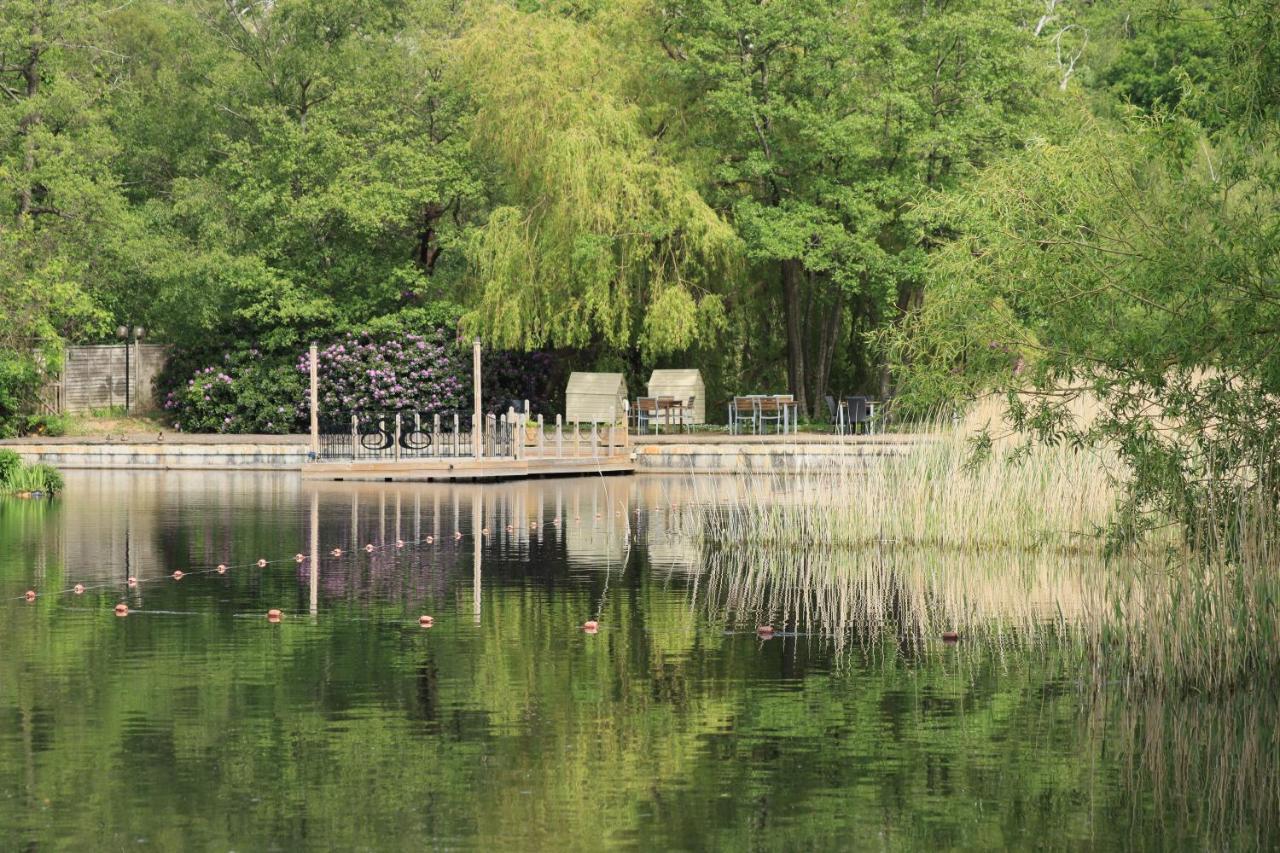 Inn On The Lake グレーブゼンド エクステリア 写真