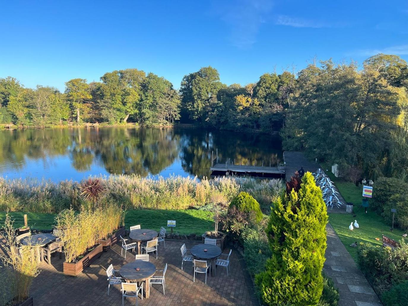Inn On The Lake グレーブゼンド エクステリア 写真